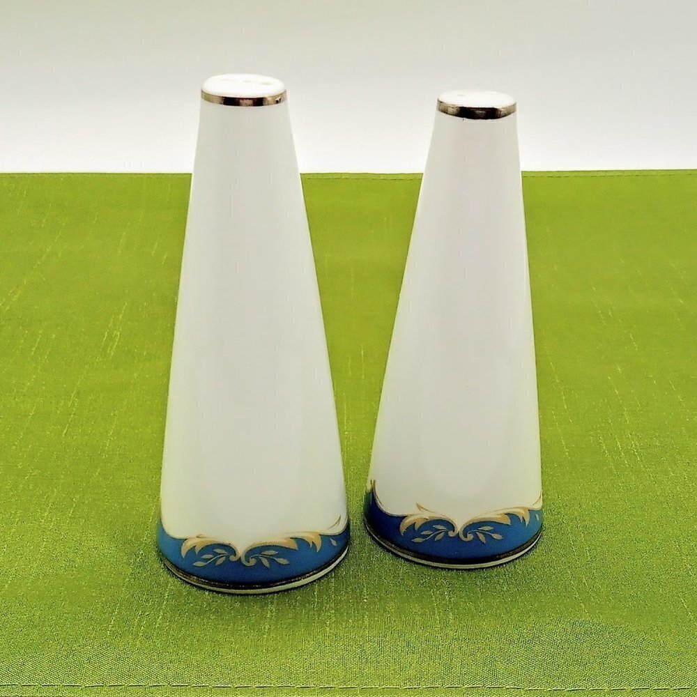 Vintage Style House Dynasty Blue Porcelain Salt & Pepper Shakers